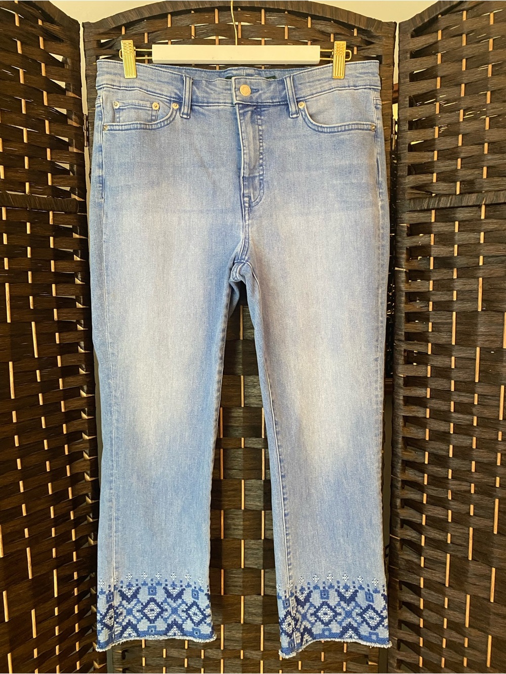Lauren Ralph Lauren Light Wash Straight Leg Jeans with Embroidered Hem Size 10